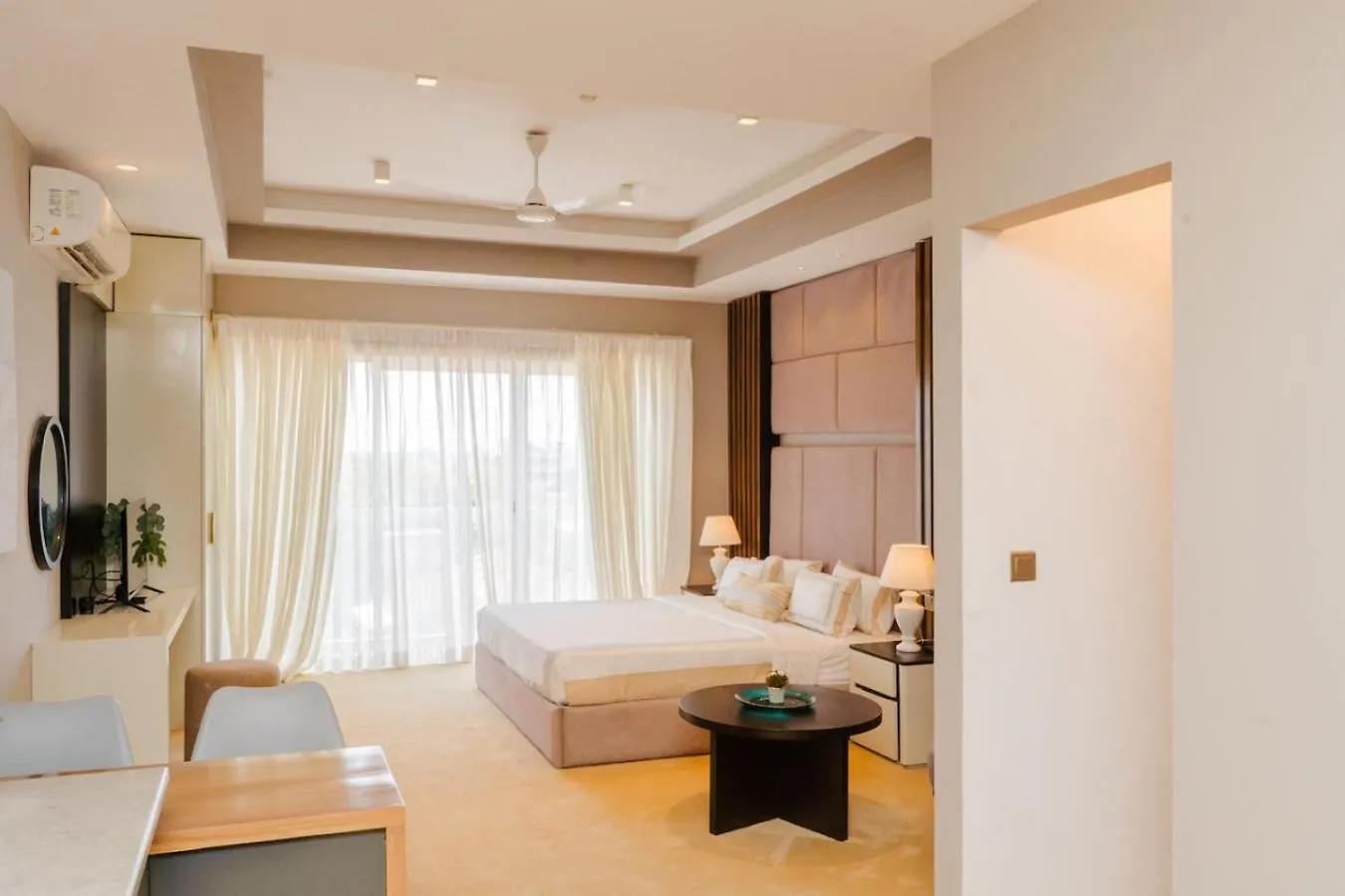 Coastal Haven Studio With Pool Gym Relaxation Negombo