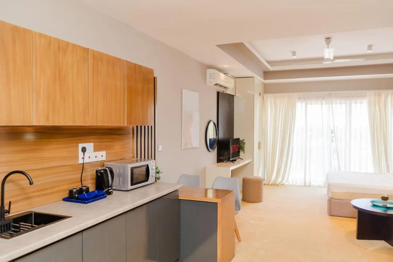 Appartement Coastal Haven Studio With Pool Gym Relaxation Negombo