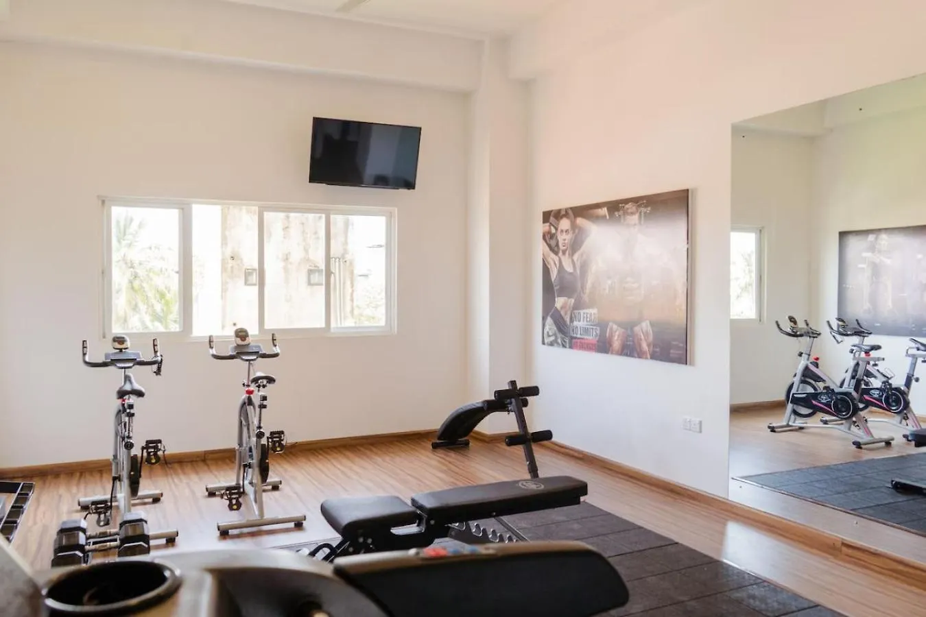 Coastal Haven Studio With Pool Gym Relaxation Negombo Appartement